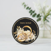 Minimalist Black and Gold Wedding Rings Invitation Kaart (Staand voorkant)