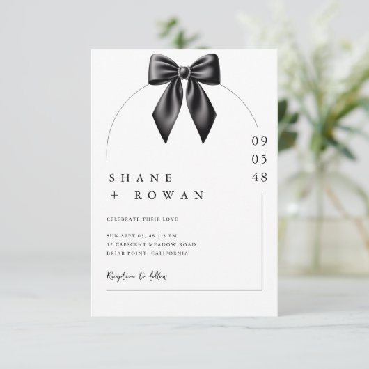 Minimalist Black & White Bow Wedding Invitation  Kaart (Staand voorkant)
