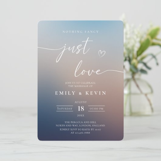 Minimalist Blurred Gradient Script Elegant Wedding Kaart (Staand voorkant)