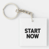 Minimalist bold start now text sleutelhanger (voorkant)