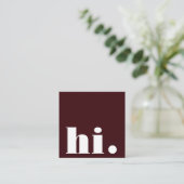 Minimalist Bold Typography Burgundy Modern Hi Vierkante Visitekaartje (Staand voorkant)