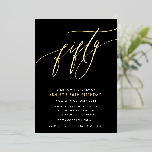 MINIMALIST Calligrafiekeriek 50ste verjaardagsgoud Folie Uitnodiging (Staand Voorkant)