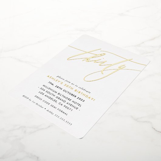 MINIMALIST Calligrafietechiek 30e verjaardag goud Folie Uitnodiging (Gedraaid)