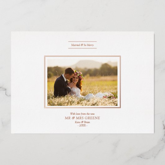 Minimalist Christmas Chic Newlyweds Photo Couple Folie Feestdagenkaart (Voorkant)