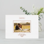 Minimalist Christmas Chic Newlyweds Photo Couple Folie Feestdagenkaart (Staand Voorkant)