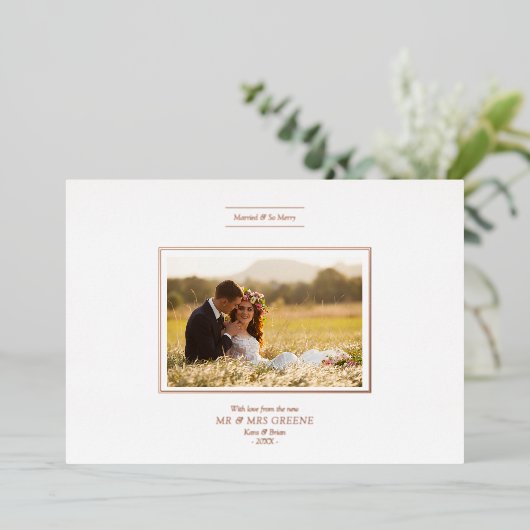 Minimalist Christmas Chic Newlyweds Photo Couple Folie Feestdagenkaart (Staand Voorkant)