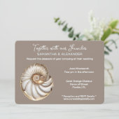 Minimalist Conch Shell Beach Wedding Kaart (Staand voorkant)