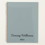 Minimalist Dusty Blue Professional Eenvoudig Planner<br><div class="desc">Deze eenvoudige,  minimalistische kan worden gepersonaliseerd om een naam of een tekst van uw keuze op te nemen. Als u geen tekst wilt en liever een lege tekst wilt,  kunt u de tekst gewoon verwijderen.</div>