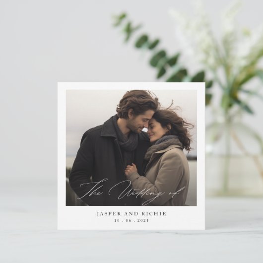 Minimalist Elegant Script Photo Square Wedding Kaart (Staand voorkant)