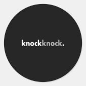 Minimalist Funny Joke Lover Knock Knock Ronde Sticker (Voorkant)