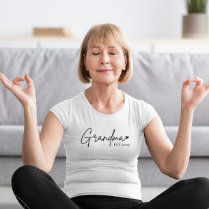 Minimalist Grandma EST Nieuw oma cadeau T-shirt