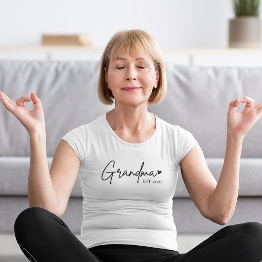 Minimalist Grandma EST | Nieuw oma cadeau T-shirt