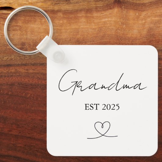Minimalist Grandma EST Year | Custom Keychain (Voorkant)