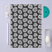 Minimalist Groovy Black and White Daisy Pattern Tissuepapier (Craft)