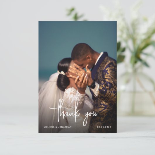 Minimalist Hand Lettered Photo Script Wedding Bedankkaart (Staand voorkant)