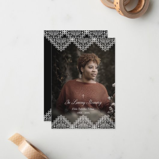 Minimalist Lace Photo Remembrance Service Dear One Notitiekaartje (Voorkant / Achterkant in situ)