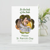 Minimalist lucky shamrock st. Patrick's Day Photo Feestdagenkaart (Staand voorkant)