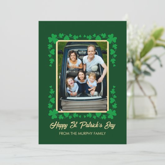 Minimalist lucky shamrock st. Patrick's Day Photo Feestdagenkaart (Staand voorkant)