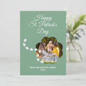 Minimalist lucky shamrock st. Patrick's Day Photo Feestdagenkaart (Staand voorkant)