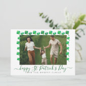 Minimalist lucky shamrock st. Patrick's Day Photo Feestdagenkaart (Staand voorkant)