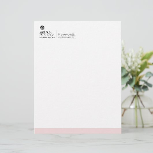 Minimalist Luxe Floral Logo Designer Roze Gepersonaliseerd Briefhoofd (Staand voorkant)