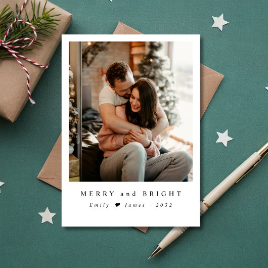 Minimalist Merry and Bright Newlywed Photo Feestdagenkaart