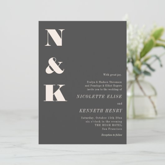 Minimalist Modern Monogram Soft Black Bold Wedding Kaart (Staand voorkant)