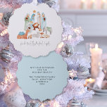 Minimalist Nativity Scene Carol Tekst Kerstmis Ornament Kaart<br><div class="desc">Minimalist Nativity Scene Carol Songtekst Kerstmis. Een handig alles-in-een ornament en kaart, met een charmante moderne kerststal Maria, Jozef en baby Jesus, en de drie wijze mannen, met een lijn van de favoriete carol We Three Kings: Guide Us to Thy Perfect Light. in een stijlvol modern script. Met uw feestelijke...</div>