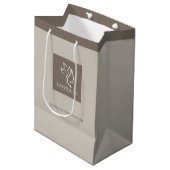 Minimalist Neutral Beige Beauty Paper Gift Bag Medium Cadeauzakje (Voorkant Gekanteld)