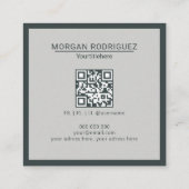 Minimalist pastel sage green grey modern QR code Vierkante Visitekaartje (Achterkant)