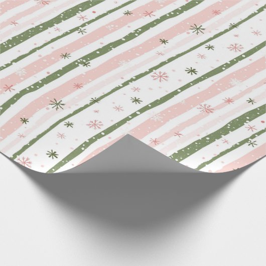 Minimalist Pink and Green Snowflakes Pattern  Cadeaupapier (Hoek)