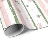 Minimalist Pink and Green Snowflakes Pattern  Cadeaupapier (Rol Hoek)