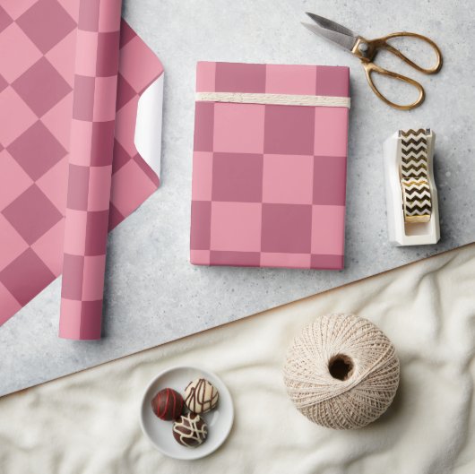 Minimalist Pink Checkerboard Pattern  Cadeaupapier (Crafts)