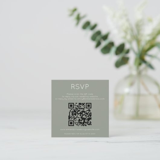 Minimalist QR Code Sage Green Wedding RSVP Informatiekaartje (Staand voorkant)