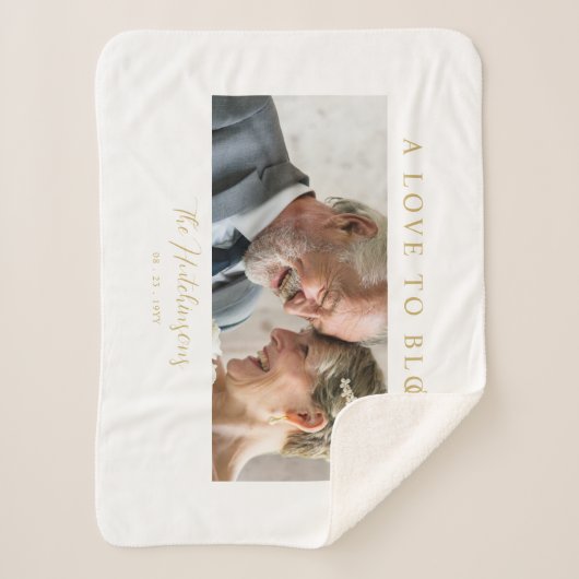 Minimalist Romantic Wedding Anniversary in Gold Sherpa Deken (Voorkant)