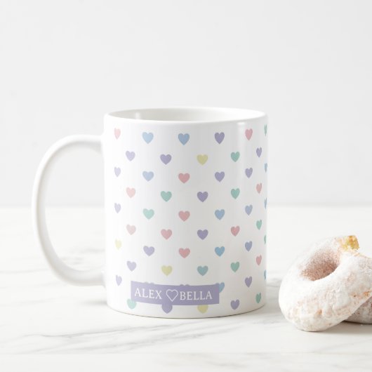 Minimalist Soft Pastel Heart Pattern Couple Name Koffiemok (Met donut)