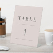Minimalist Table Number | Warm Blush Reclamebord Met Voetstuk (Insitu)