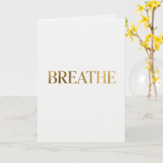 Minimalist typography with gold word breathe kaart (Gele Bloem)
