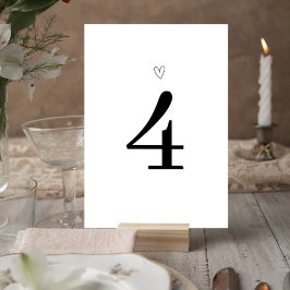 Minimalist Wedding Table Number Card with Heart Kaart