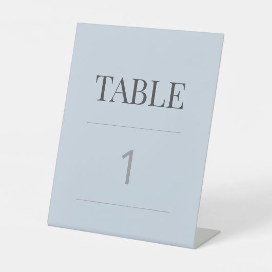 Minimalist Wedding Table Number | Dusky Blue Reclamebord Met Voetstuk (Voorkant)