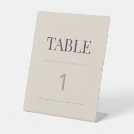 Minimalist Wedding Table Number Soft Latte Reclamebord Met Voetstuk
