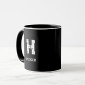 MINIMALIST WHITE ONE LETTER MONOGRAM NAME BLACK MOK (Voorkant links)