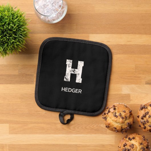 MINIMALIST WHITE ONE LETTER MONOGRAM NAME BLACK PANNENLAP (Top down)