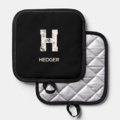 MINIMALIST WHITE ONE LETTER MONOGRAM NAME BLACK PANNENLAP (Voorkant / Achterkant)