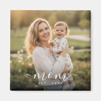 Minimalist White Script Mom Est Year Magneet