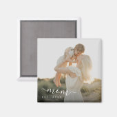 Minimalist White Script Mom Est Year Magneet (Voorkant / Achterkant)