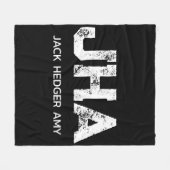 MINIMALIST WHITE THREE LETTER MONOGRAM NAME BLACK FLEECE DEKEN (Voorkant (Horizontaal))