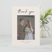 Minimalistic Modern Beige Script Wedding Photo Bedankkaart (Staand voorkant)