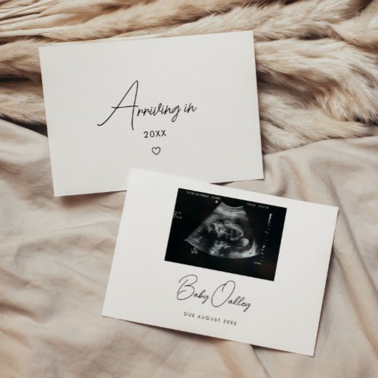 Minimalistic Script Baby Arriving Pregnancy Photo Aankondiging