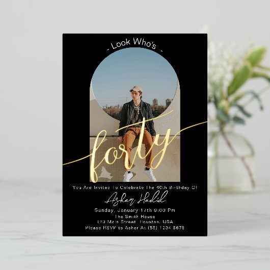 Minimalistisch 40ste verjaardagsfeest goud folie uitnodiging (Staand Voorkant)